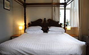 Hotel Four Poster Bed